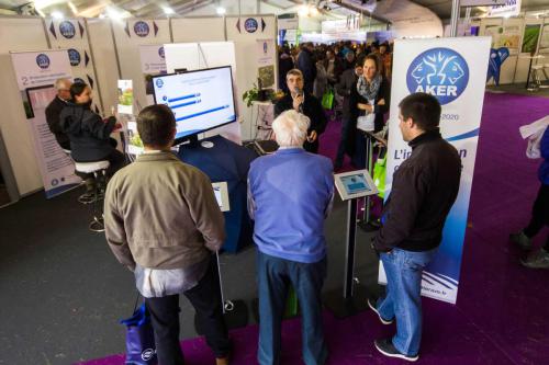 2-Le-stand-Aker